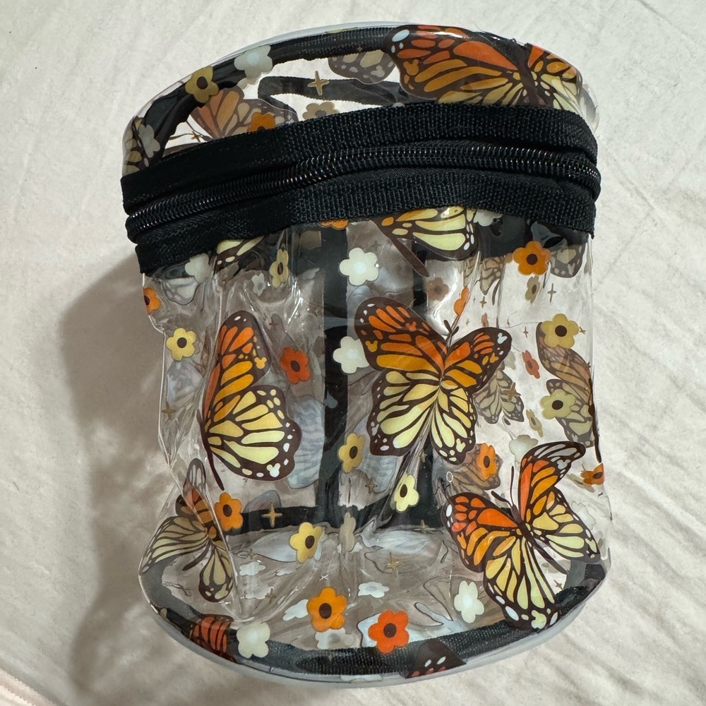 Monarch Butterfly designed plastic storage tote 7inches high and 6inch diameter